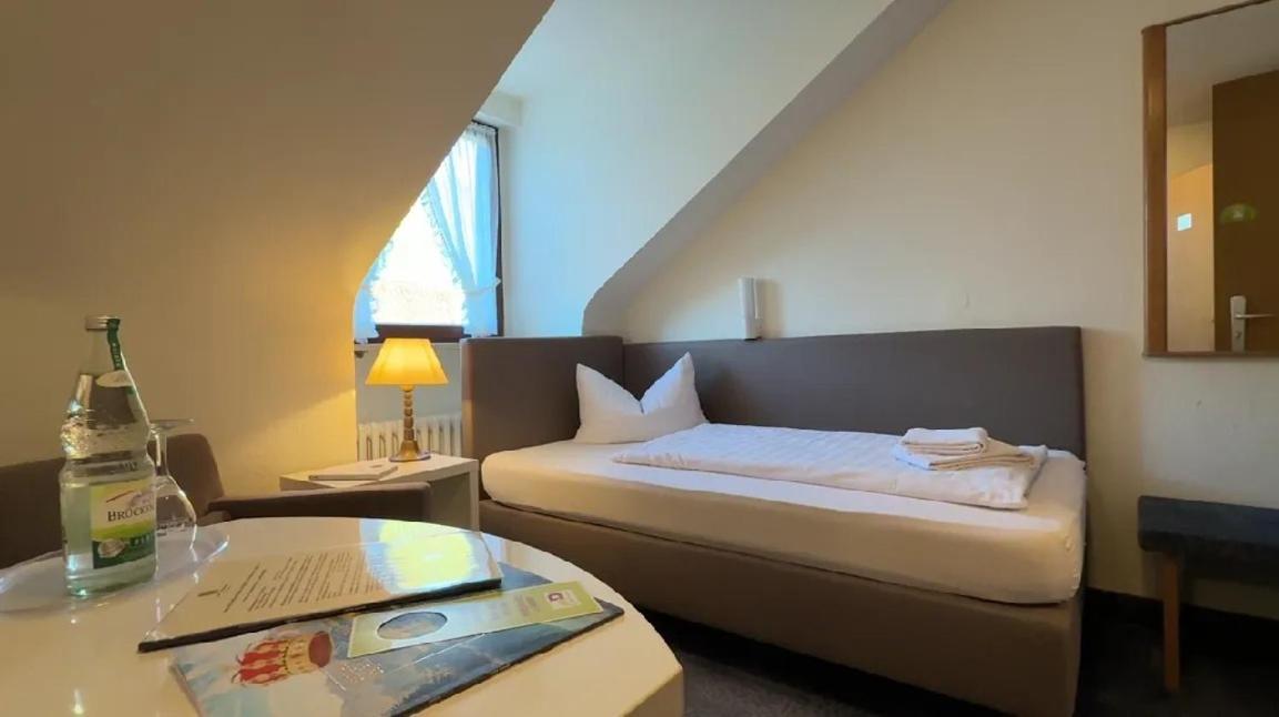 Hotel Loewen Randersacker Esterno foto