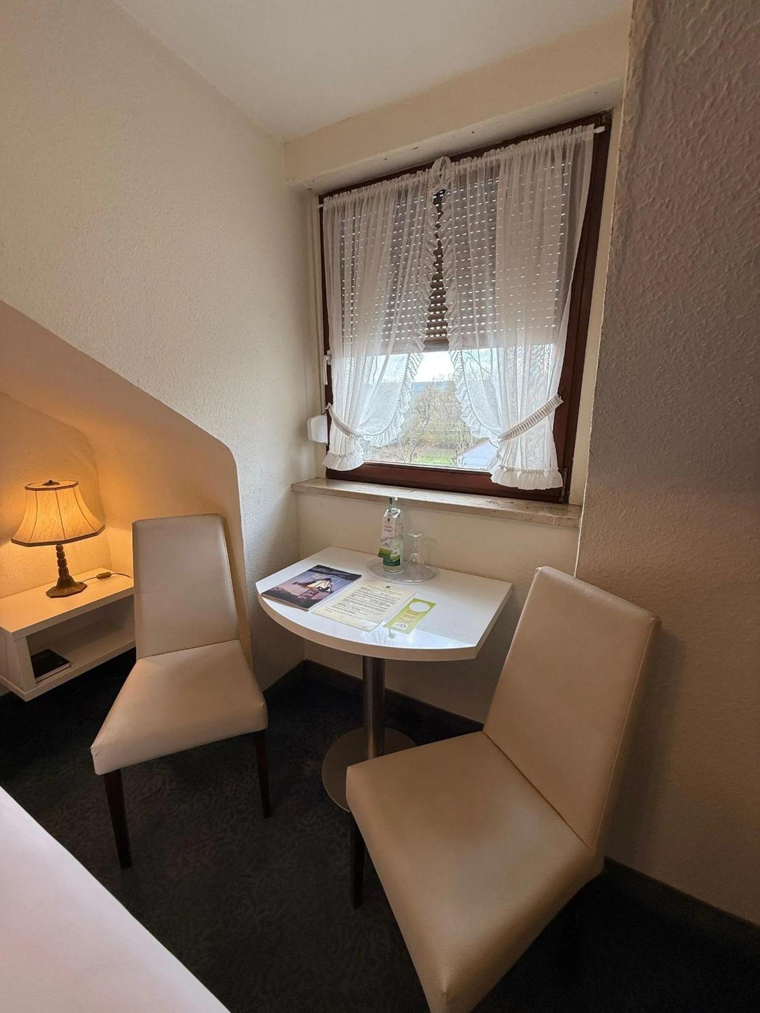 Hotel Loewen Randersacker Esterno foto